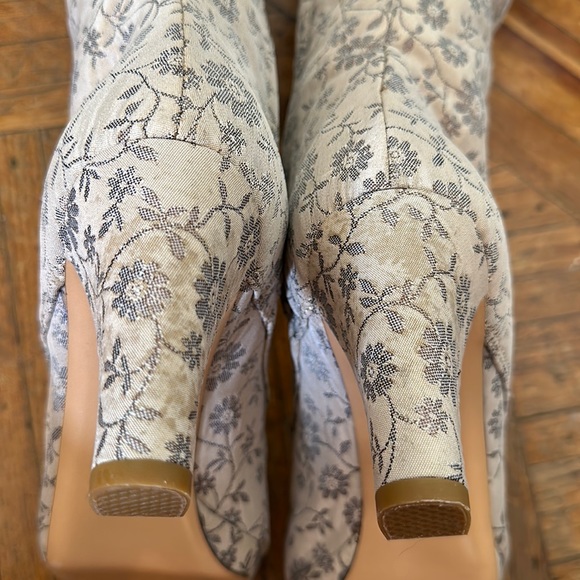 Anna Sui x Emma Hope Ivy Tapestry Lace-Up Boot - Picture 13 of 16